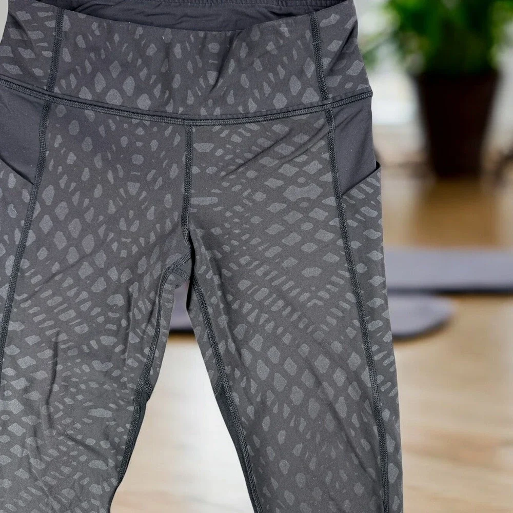 Lululemon Leggings Women 4 Athletica Black Print Crop Yoga Run Hike Lounge